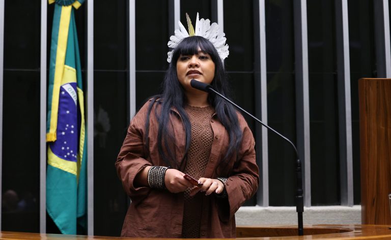 Comissão aprova aumento de pena para agressões a mulheres, focando em lesões faciais