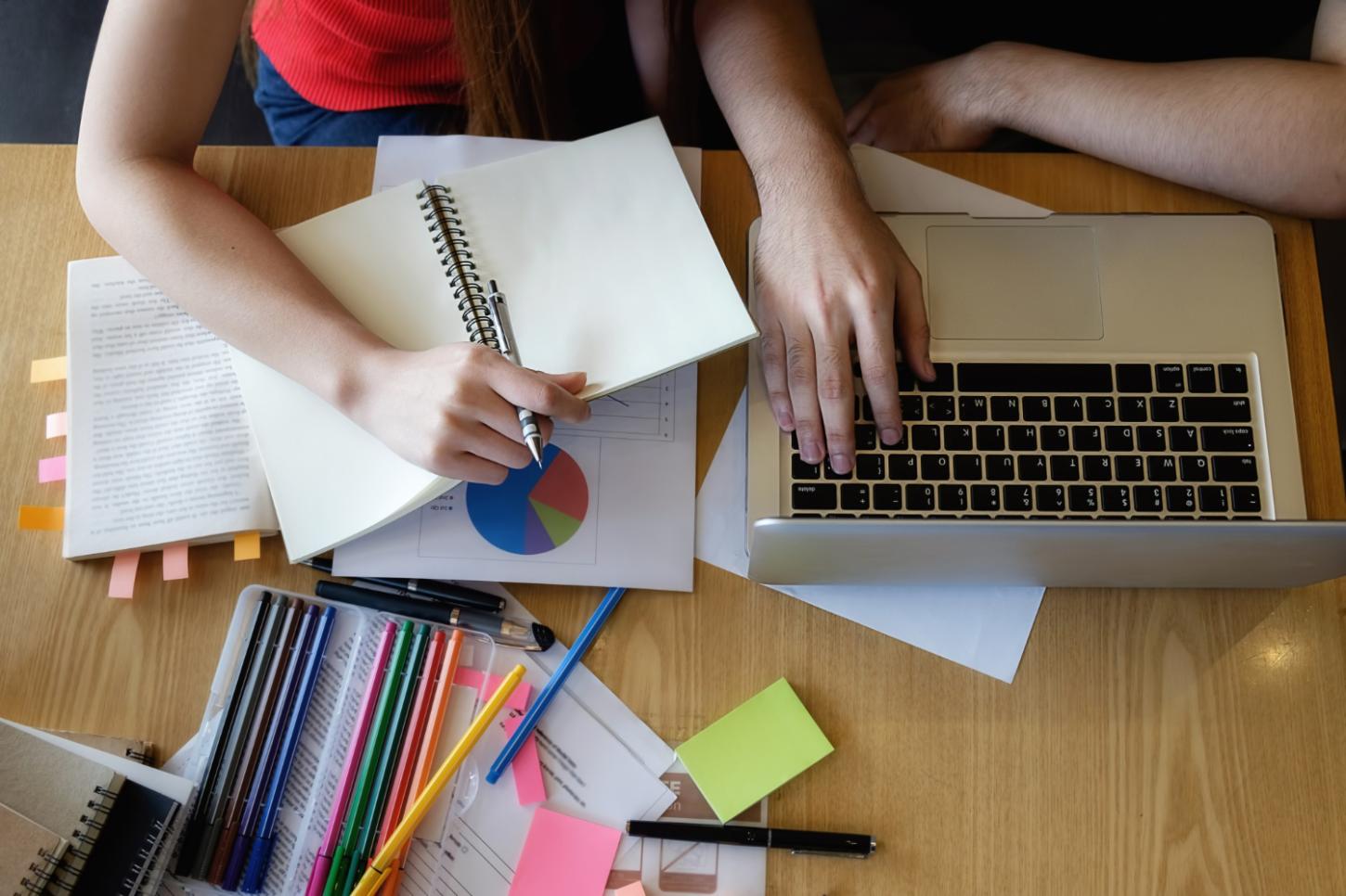 Como organizar uma rotina de estudos para concursos mesmo trabalhando o dia inteiro