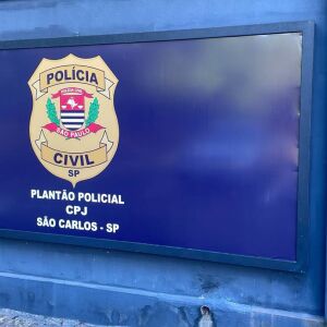 Fraude eletrônica em São Carlos: compra de figurinhas da Copa via cartão virtual leva bibliotecário à polícia