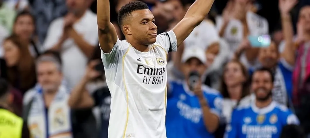 Críticas de Mbappé em meio a viagem com namorada durante recuperação