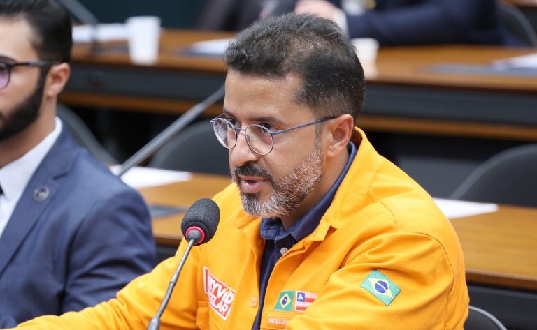 Câmara debate imposto sobre a exportação de petróleo e outras medidas do governo para os combustíveis