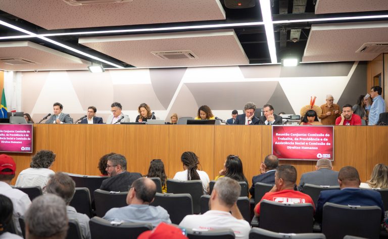 Deputados defendem mobilização para aprovar fim da escala 6x1 e reduzir jornada de trabalho