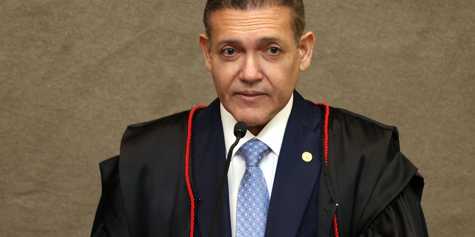Nunes Marques assume TSE com foco no combate à inteligência artificial nas eleições