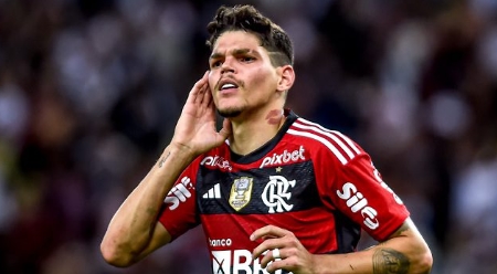 Flamengo analisa propostas para lateral Ayrton Lucas, visado pelo Santos