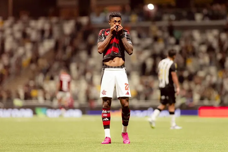 Flamengo e Bruno Henrique firmam novo contrato até 2027