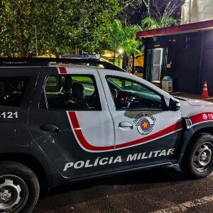 Homem é agredido com soco e coronhada após discussão por suposta denúncia de barulho em praça no Jardim Santa Paula