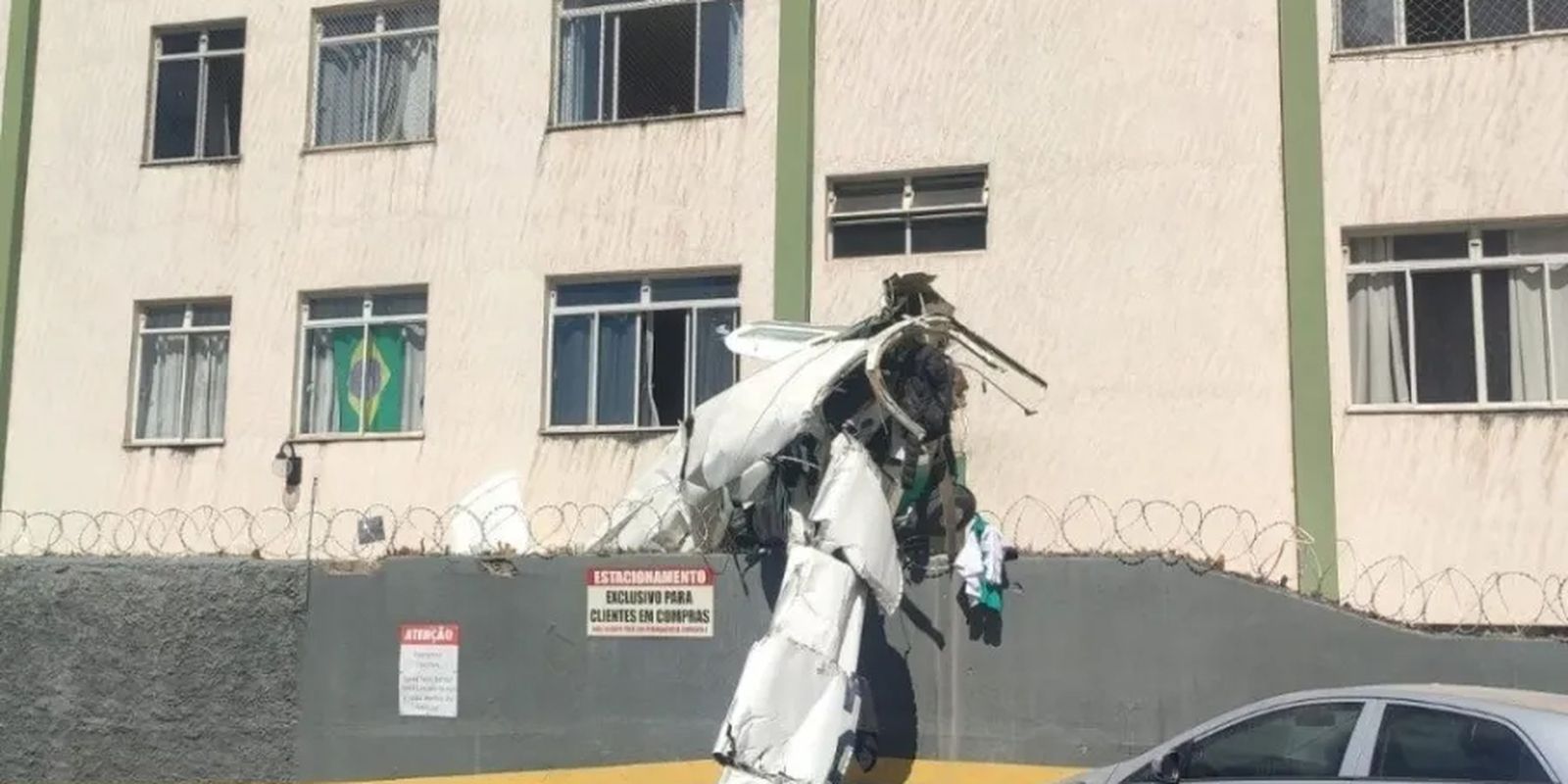 Incidente aéreo em Belo Horizonte: Bimotor colide com edifício