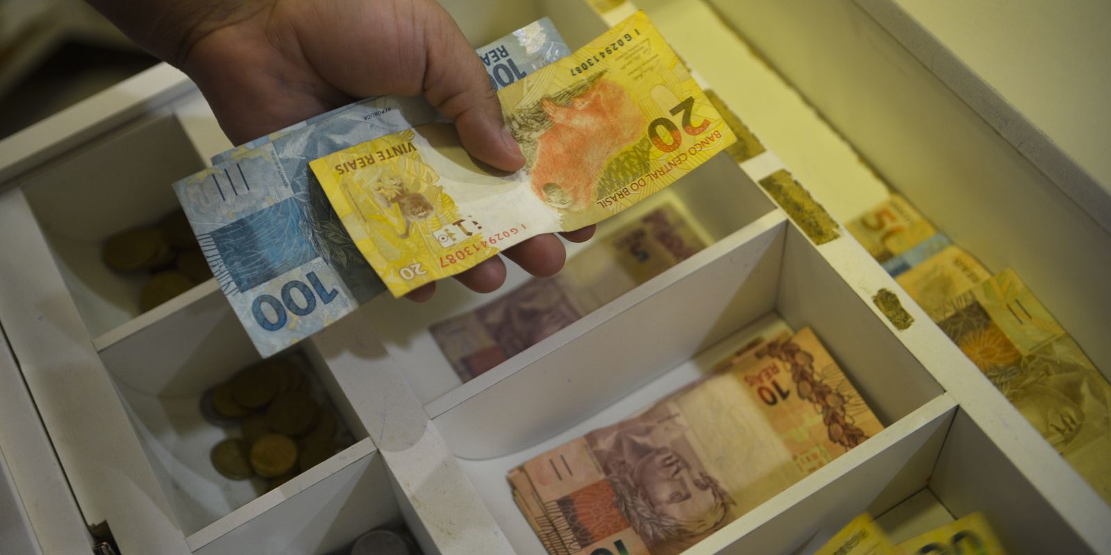 INPC acumulado em 12 meses atinge 4,11%, impactando correção de salários