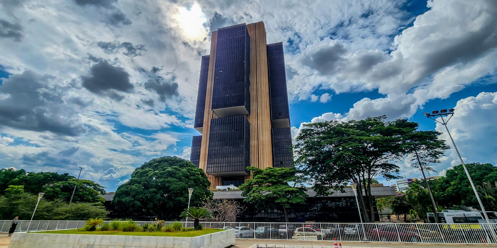 Economistas divergem: juros altos pressionam dívida pública mais que gastos