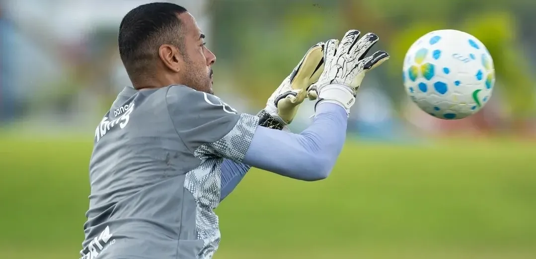 Lesão de Léo Vieira no joelho abre caminho para João Paulo no gol do Bahia