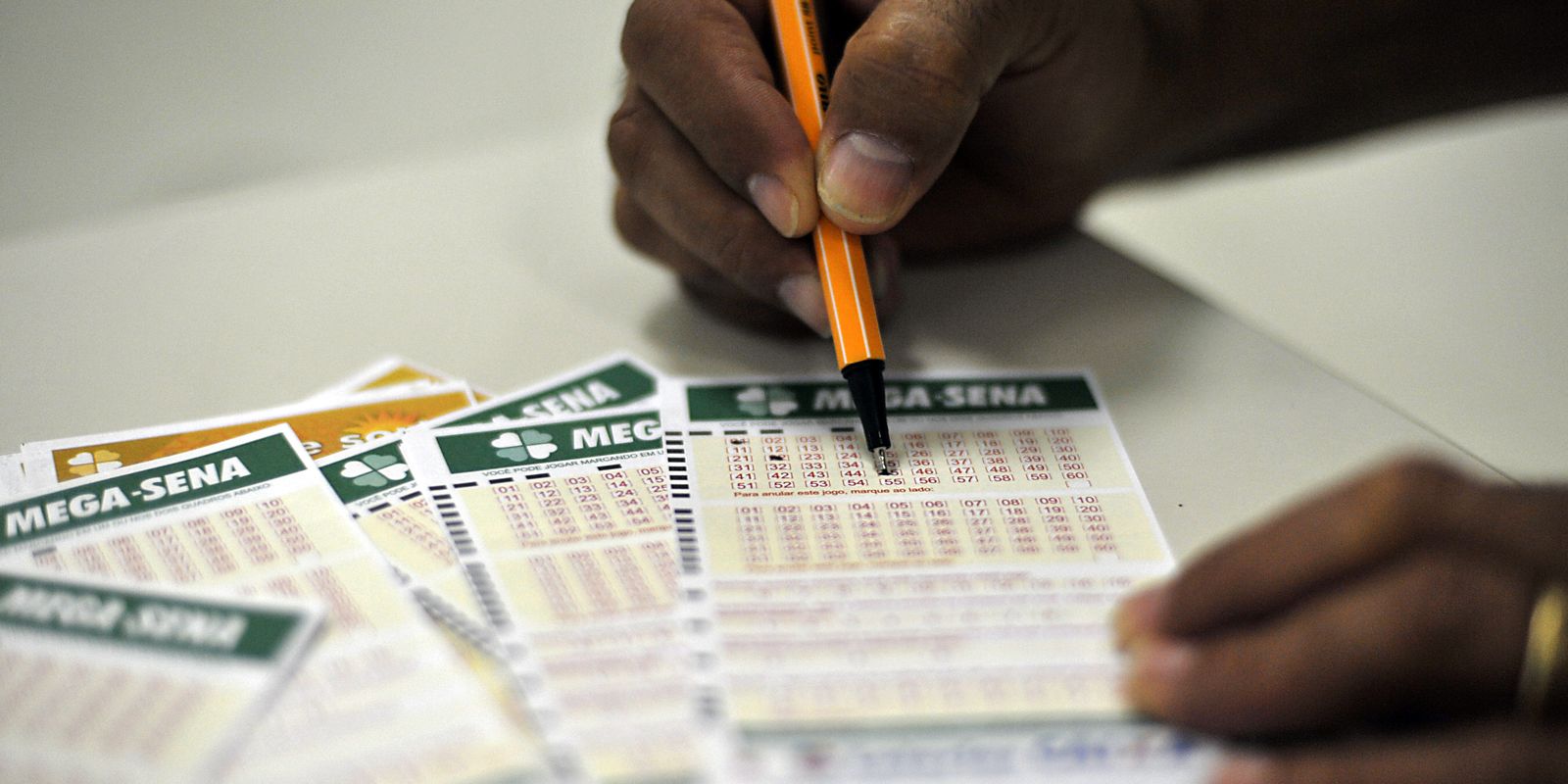Mega-Sena acumula e prêmio milionário atinge R$ 65 milhões