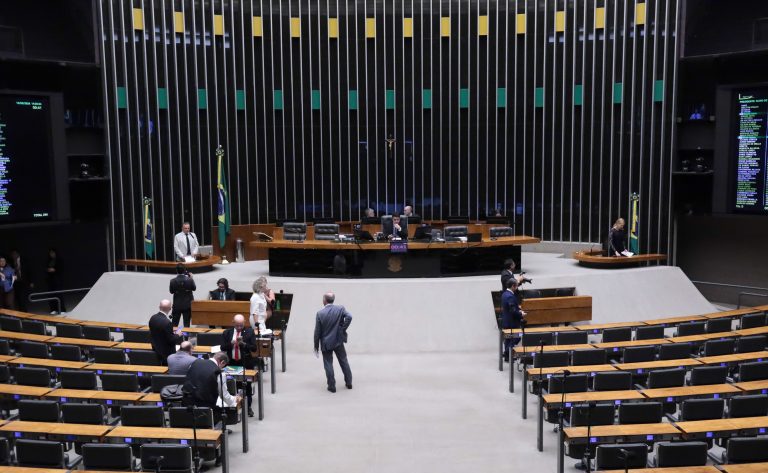 Aprovada na Câmara, minirreforma eleitoral institui recuperação fiscal para partidos políticos