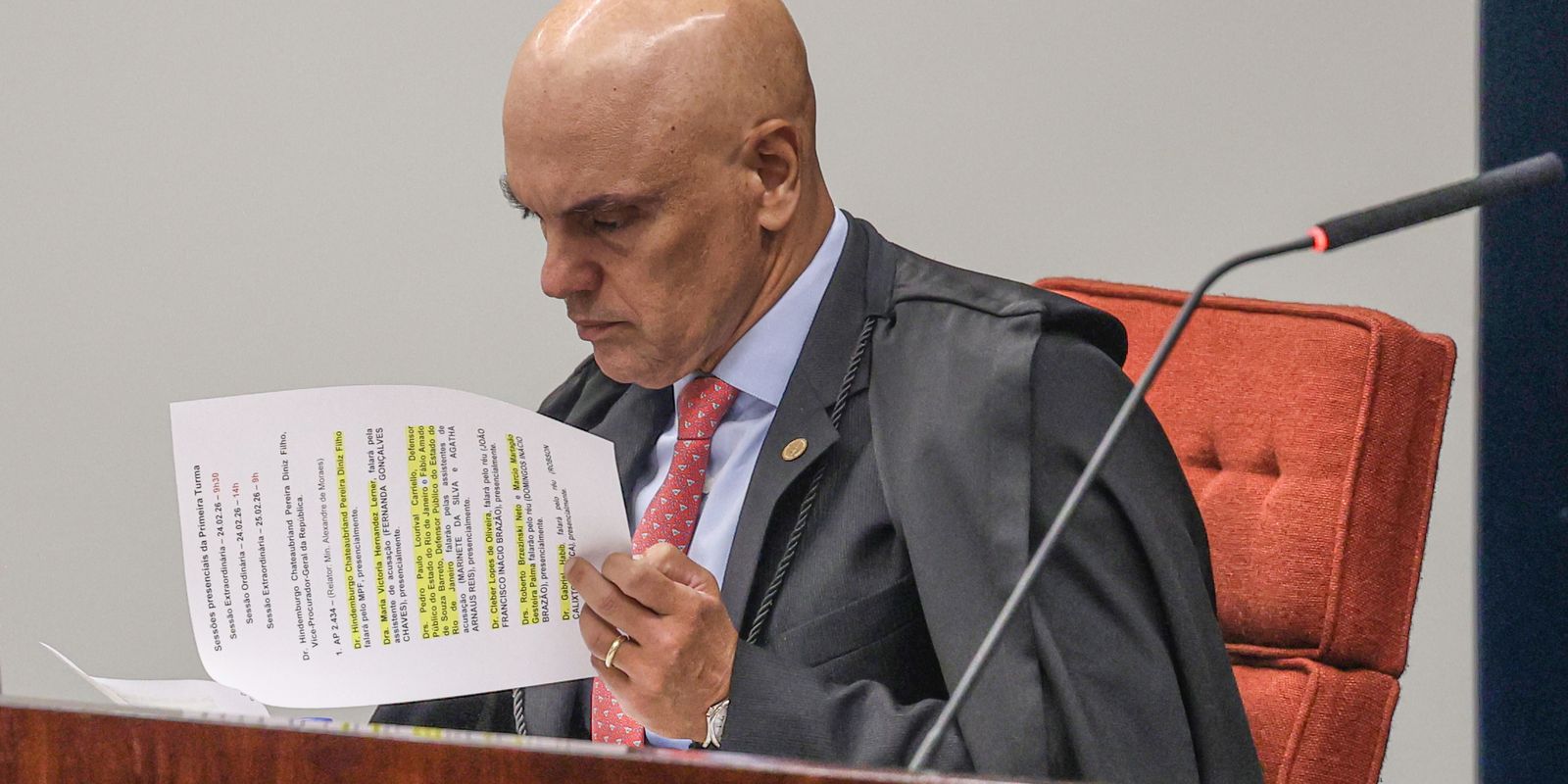 Alexandre de Moraes exige ação do governo para extradição de Carla Zambelli