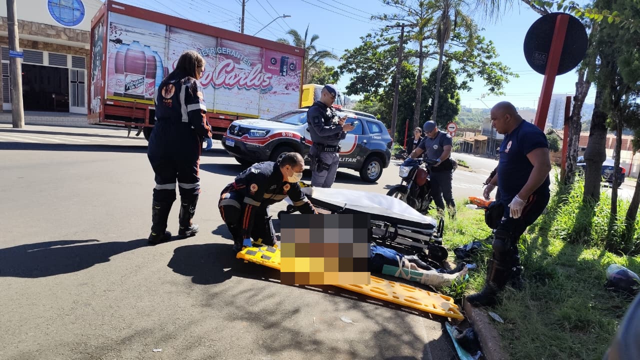 Motociclista com fratura exposta após acidente no Castelo Branco