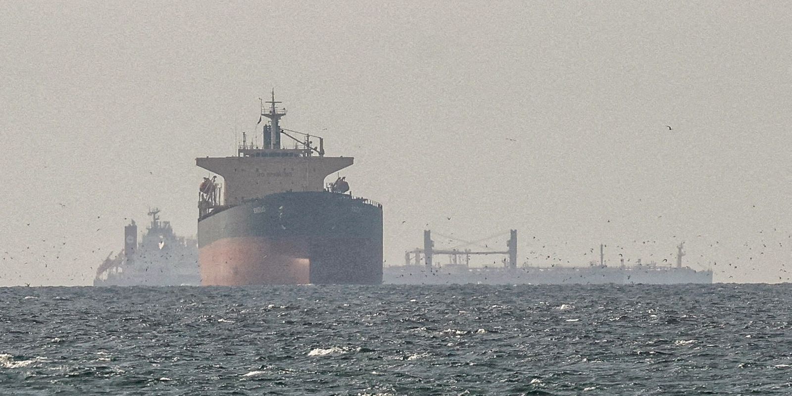 Navegação de navios dos EUA no Estreito de Ormuz é rejeitada pelo Irã
