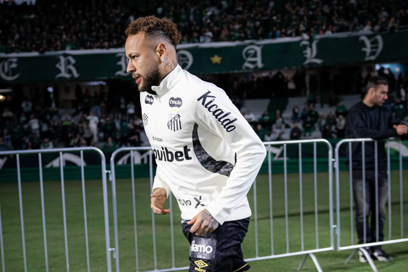 Neymar enfrenta histórico de oito lesões e atua em apenas 66 jogos desde a última Copa do Mundo