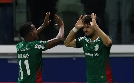 Palmeiras goleia Junior e assegura vaga nas oitavas da Libertadores