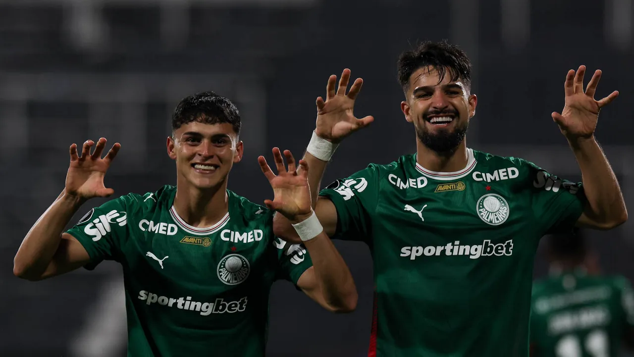 Palmeiras derrota Sporting Cristal por 2 a 0 e reassume liderança