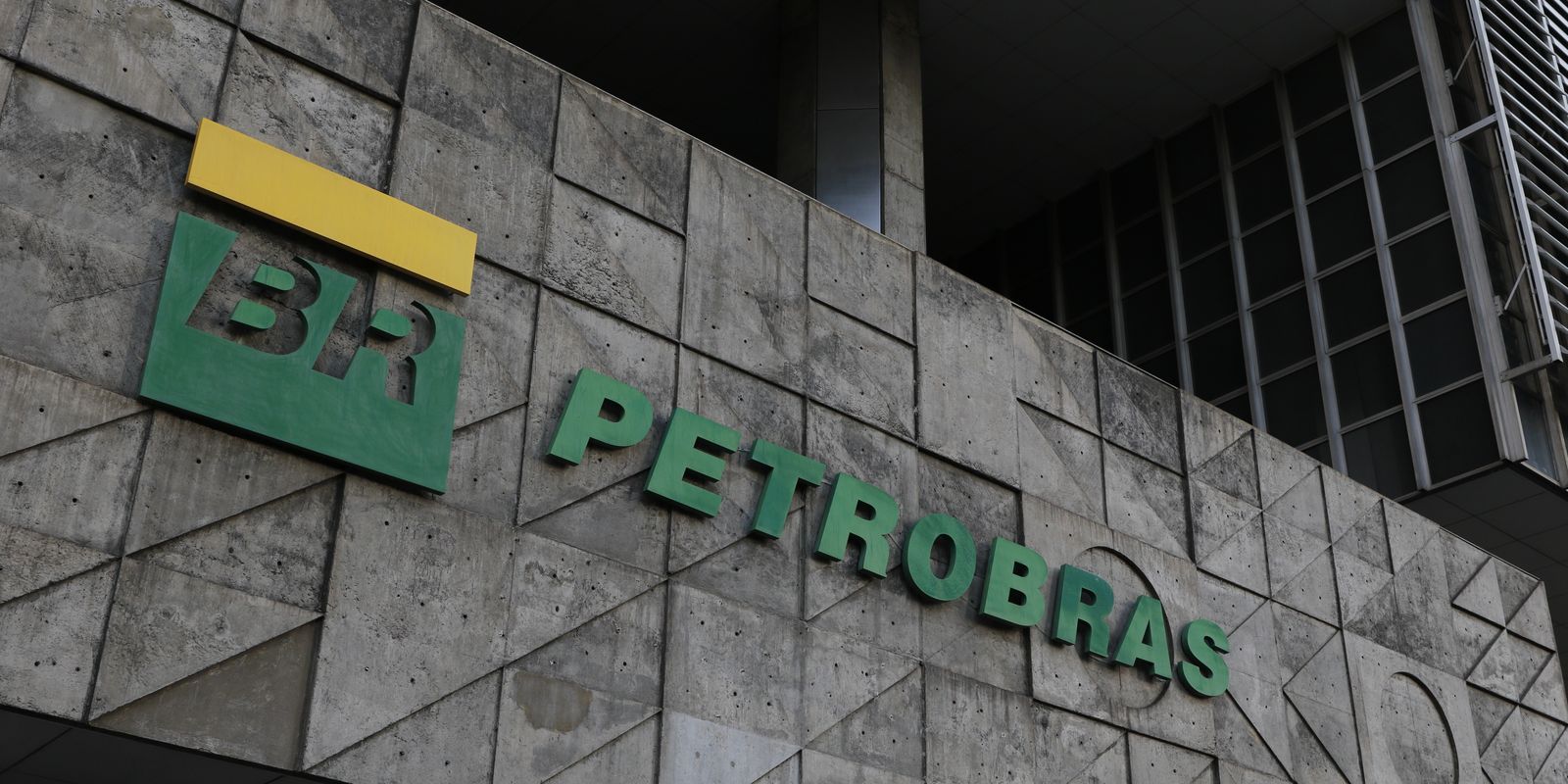 Petrobras lança programa de estágio com 150 vagas; inscrições abrem em maio