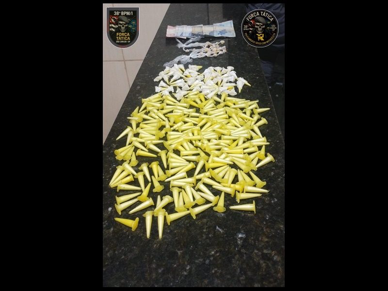 Polícia Militar prende homem por tráfico de drogas no Jockey Clube