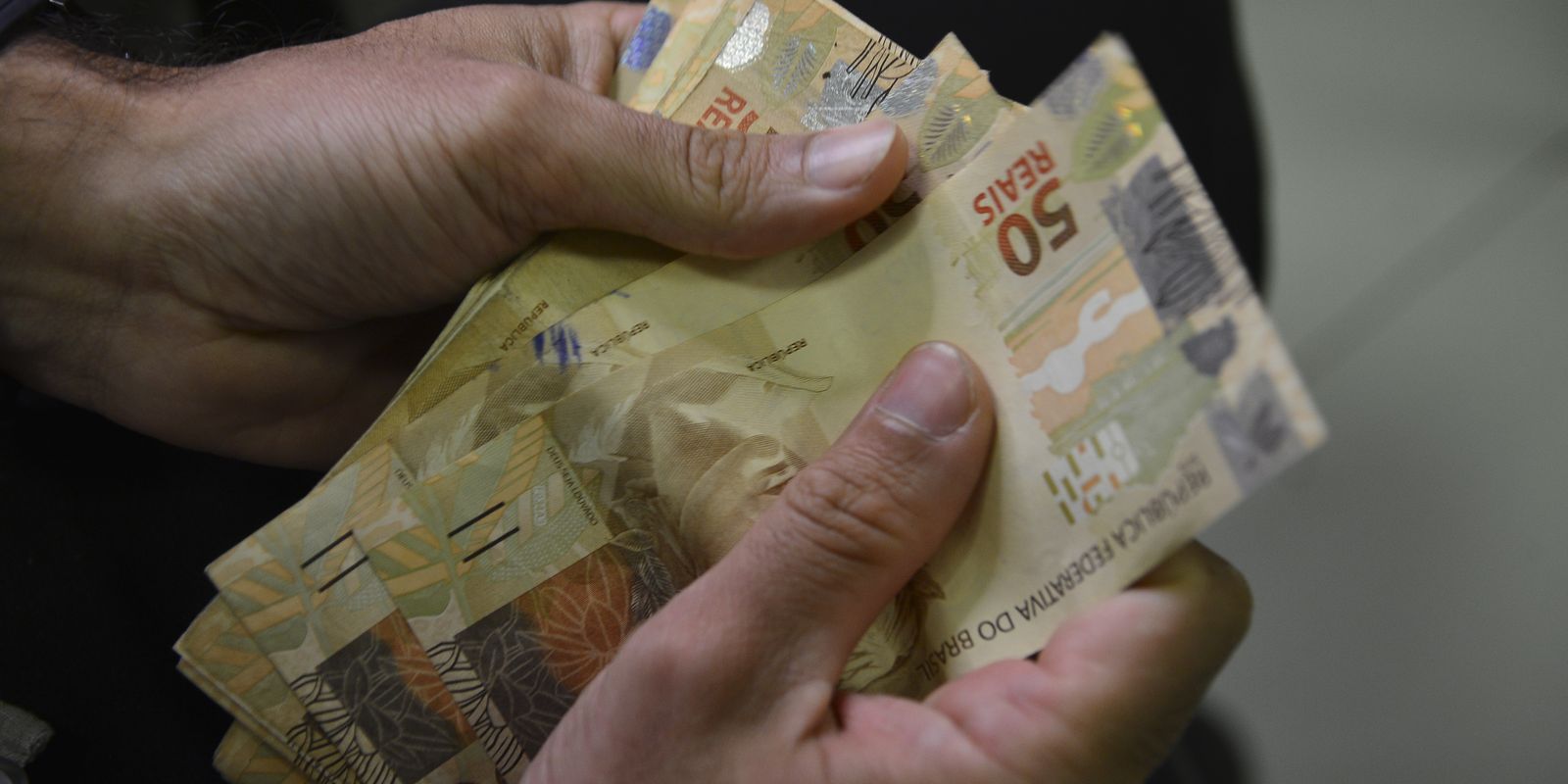 Poupança registra retirada líquida de R$ 476,4 milhões em abril, aponta Banco Central