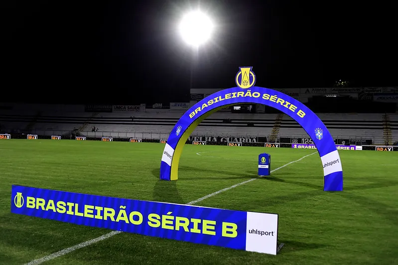 Ponte Preta intensifica busca por novo treinador para a Série B após saída de Rodrigo Santana