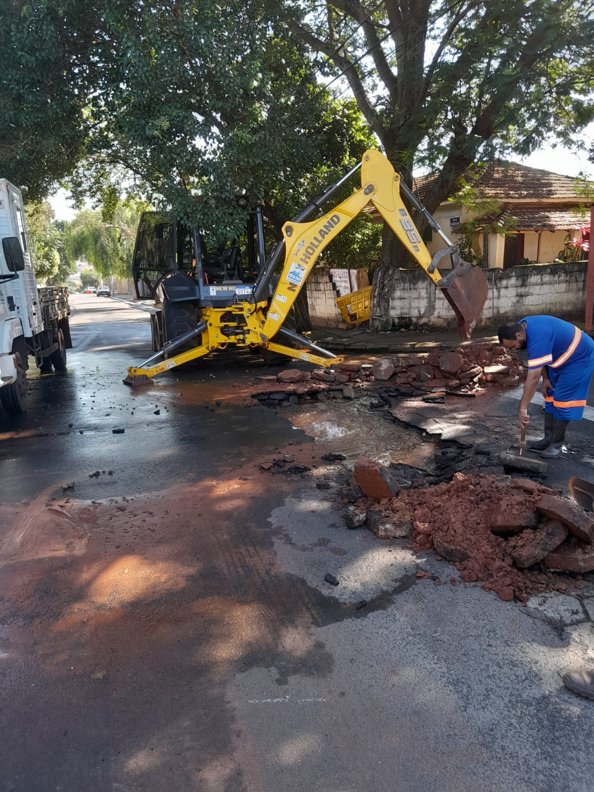 Vazamento de água na Vila Yamada causa interrupção no abastecimento