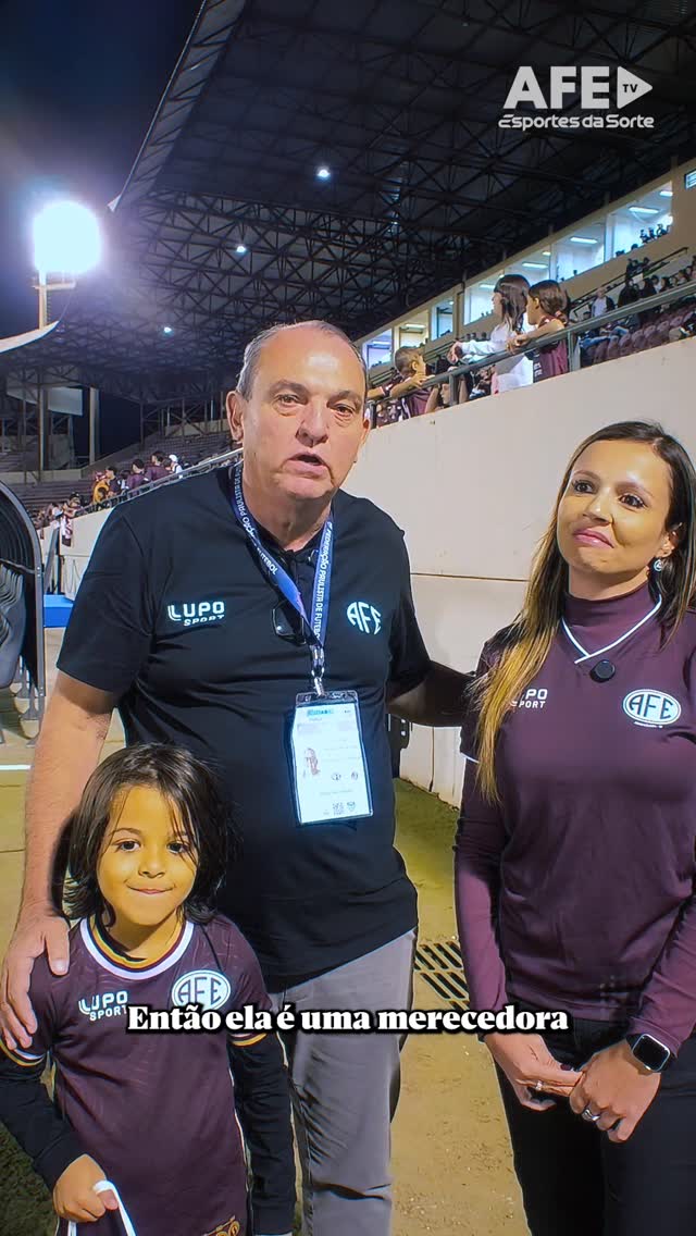 Karine, de Araraquara, recebe homenagem da Ferroviária por sua paixão incondicional