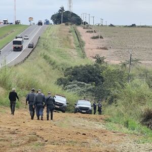 Adolescente detido em Ibaté após perseguição policial e capotamento de veículo roubado