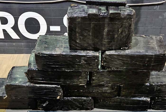 Casal é detido com mais de 300 kg de maconha em rodovia do interior de SP