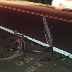 Ciclista sofre ferimentos graves em atropelamento na SP-215, em São Carlos
