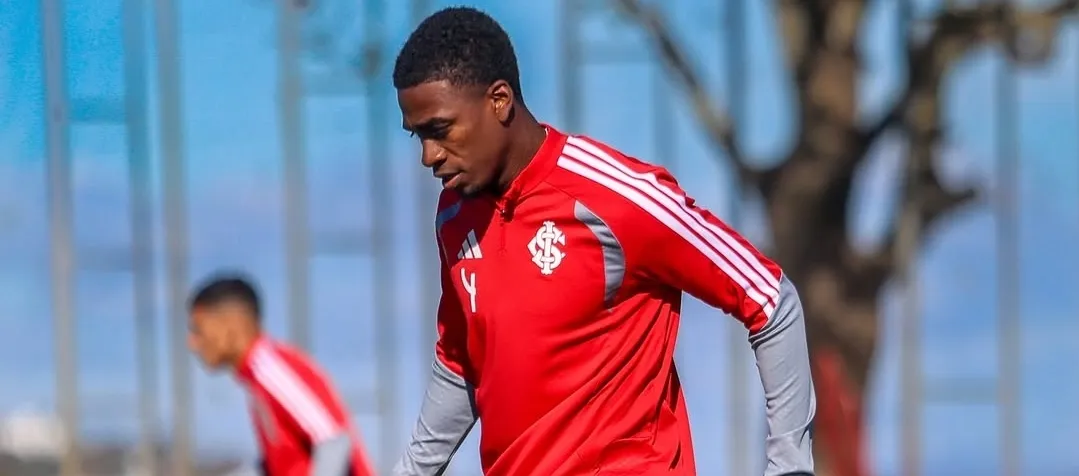 LDU busca contratação de Félix Torres, zagueiro emprestado ao Internacional