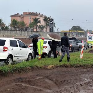 Acidente na Washington Luís: colisão traseira em São Carlos deixa uma passageira ferida