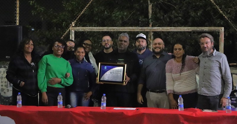 Coletivo Bases recebe Diploma de Honra ao Mérito por atuação social em Araraquara