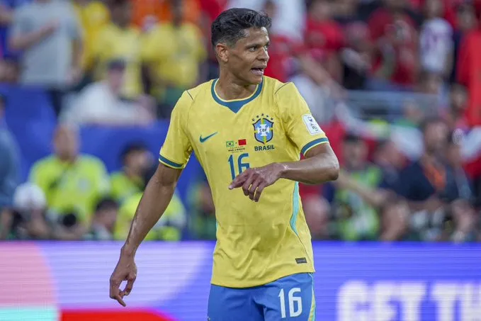 Douglas Santos detalha tática de Ancelotti para a Copa do Mundo