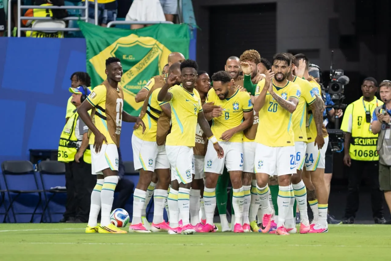 Brasil garante liderança do grupo C com vitória sobre a Escócia e show de Vini Jr.
