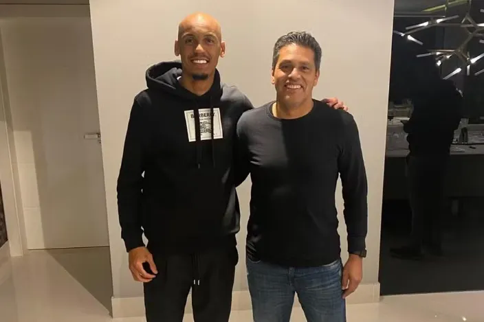 Elio Sizenando, técnico do Guarani, é eleito por Fabinho como seu melhor treinador