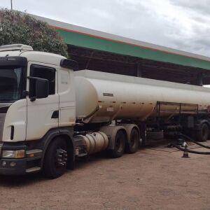 Família busca por caminhão Scania roubado em assalto na SP-310