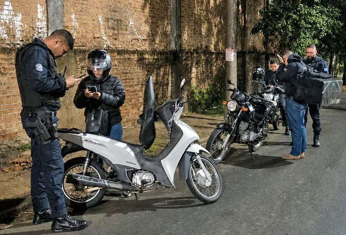 Guarda Municipal intensifica fiscalização contra motos barulhentas na Antônio Prado
