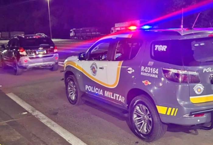 Homem é detido pela Polícia Rodoviária com veículo roubado e é liberado em Araraquara