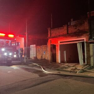 Novo incêndio atinge residência na Vila Monte Carlo, em São Carlos
