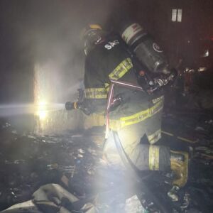 Incêndio devasta residência desabitada no bairro Antenor Garcia, em São Carlos