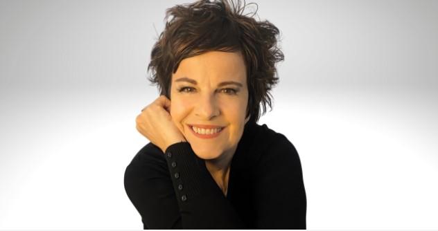 Leila Pinheiro celebra 45 anos de carreira com o espetáculo “Viva Meu Samba”