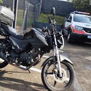 Moto furtada é encontrada pelo dono em frente a oficina em São Carlos