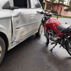 Motociclista sofre fratura no braço após acidente em cruzamento do Planalto Paraíso