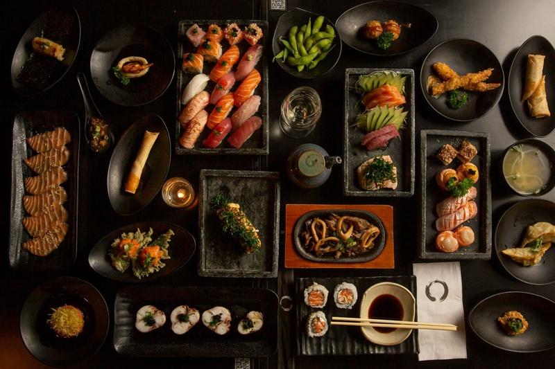 Oguru Sushi Bar cria programação especial para os jogos do Brasil com rodízios e open bar
