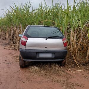 Polícia Militar recupera carro roubado em Descalvado horas após o crime