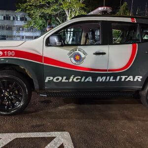 Mulher ligada à 