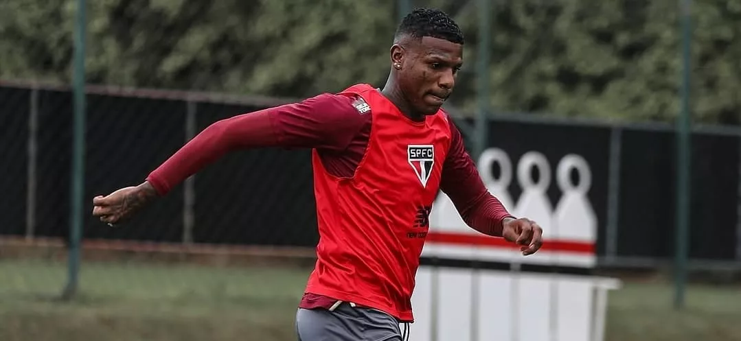 São Paulo reintegra o zagueiro Arboleda ao elenco principal