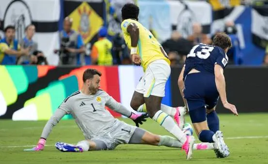 Vini Jr. cobra 'presente' de Ancelotti após cumprir promessa de gol de cabeça